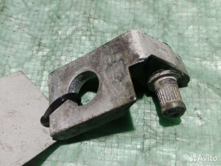 Петля двери правая Volkswagen Passat B3