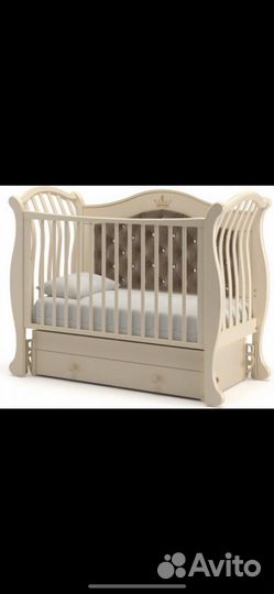 Детская кроватка с маятником и ящиком+комод