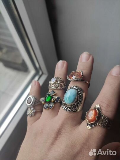 Колечко сдрагоценными камнями