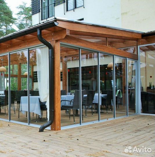 Безрамное остекление беседки