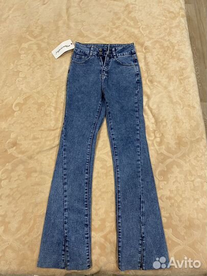 Джинсы новые