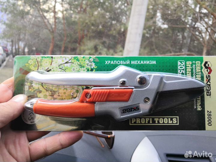 Секатор садовый новый