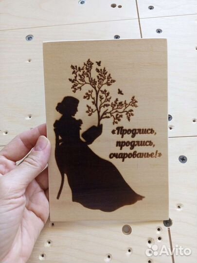 Магниты на дереве