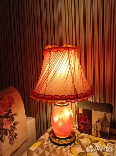 Лампа настольная, уютная, теплая