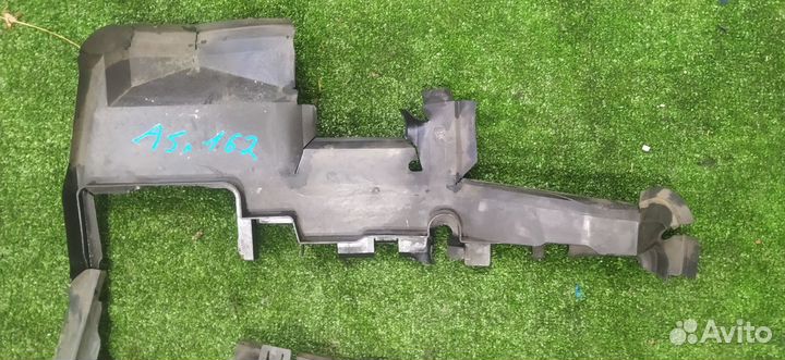 Воздуховоды радиатора пара Audi A5 caeb 2011