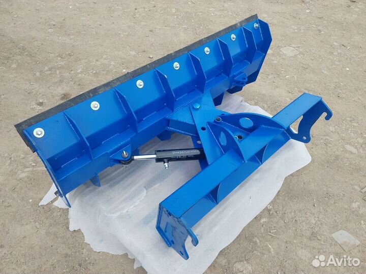 Поворотный гидравлический отвал на кун 2 м