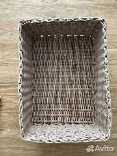 Корзина плетеная из бумажной лозы