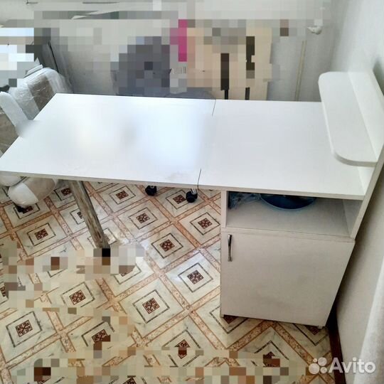 Стол маникюрный складной