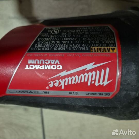 Аккумуляторный пылесос Milwaukee M12 0850-20 HV-0