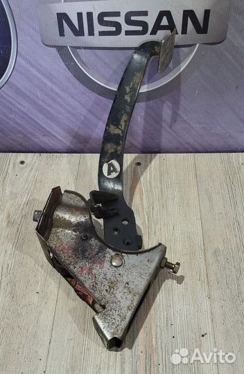 Педаль сцепления Nissan almera N16