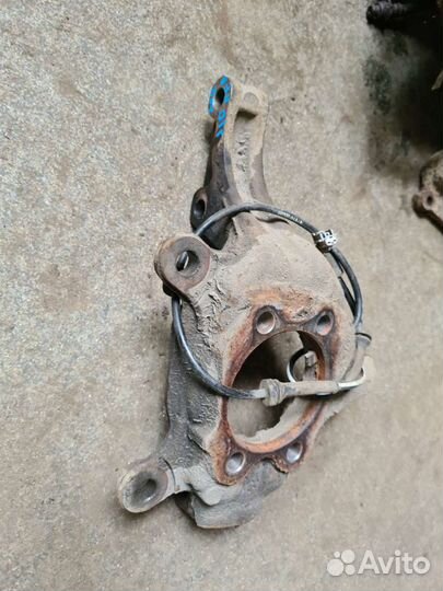 Кулак передний Nissan Qashqai j10