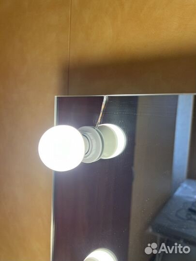 Туалетный столик с зеркалом и подсветкой бу