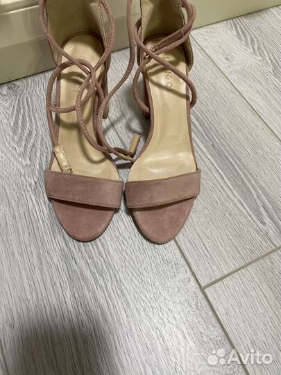 Босоножки женские