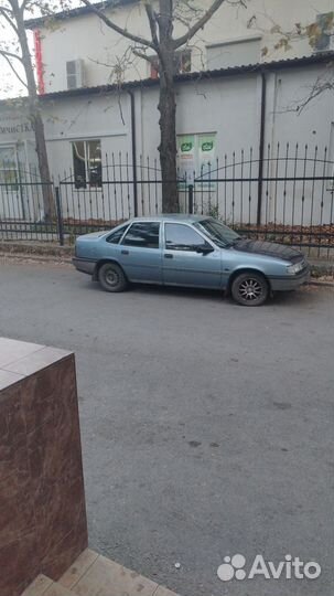 Opel Vectra 1.6 MT, 1990, битый, 300000км