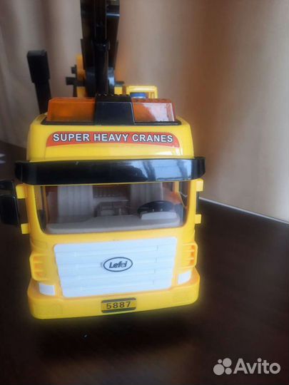 Игрушечный автокран