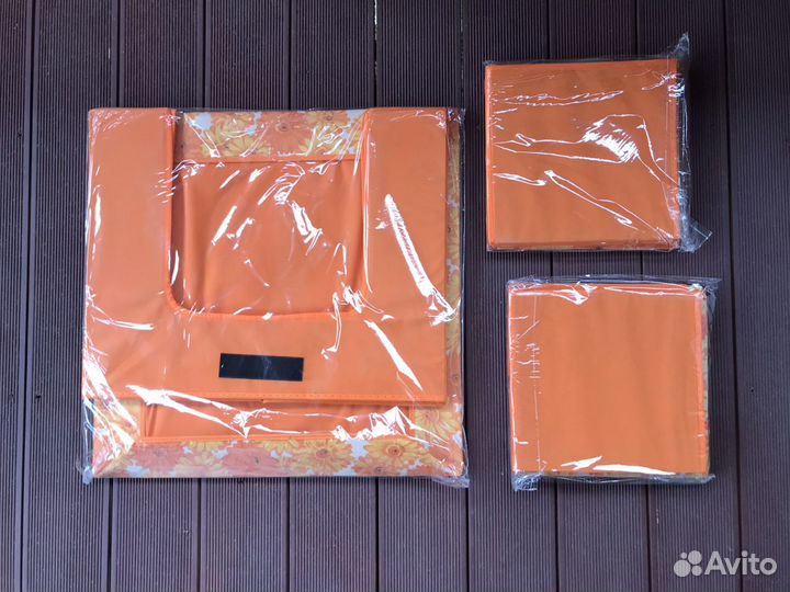 Набор складной мебели: Стол и пуфики