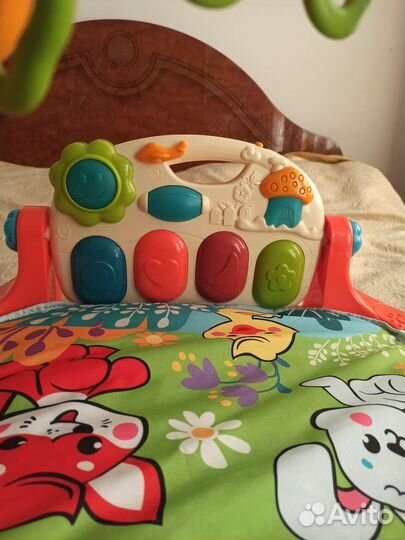 Развивающий коврик жирафики