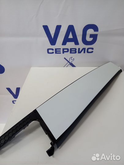 Накладка двери задн прав А7 черная 165 5E0839902B