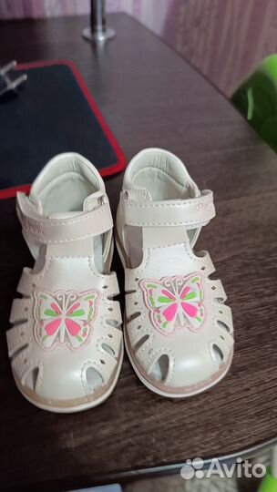 Сандали новые