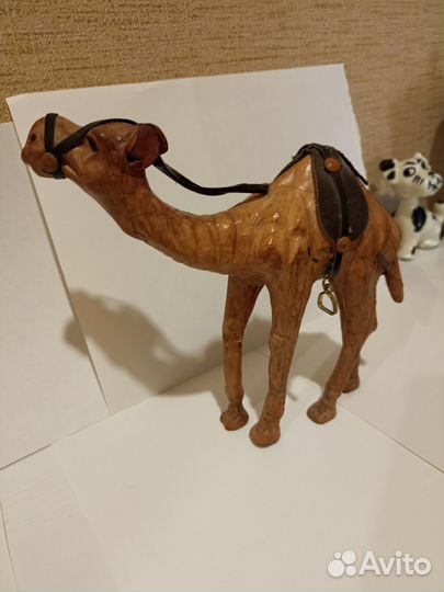 Статуэтка верблюд из кожи