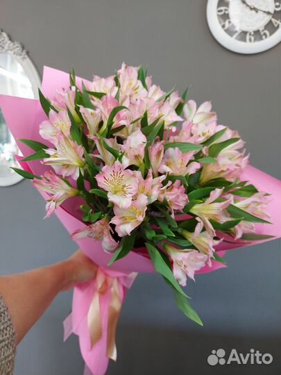 Альстромерии с оформлением