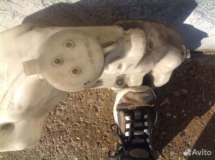 Бочек омывающей жидкости мерседес Спринтер