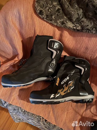 Ботинки лыжные