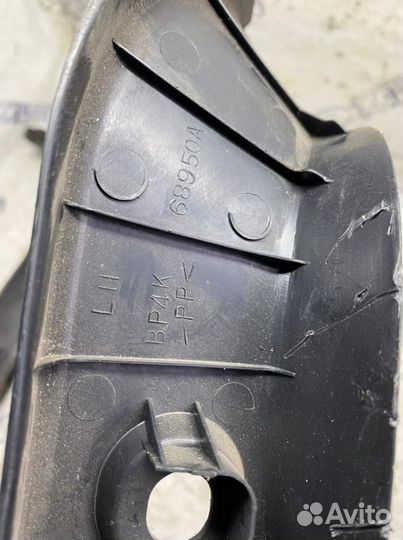 Накладка крышки багажника Mazda 3