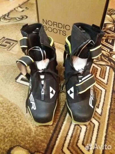Лыжные ботинки