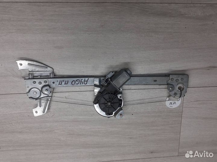 Стеклоподъемник передний правый