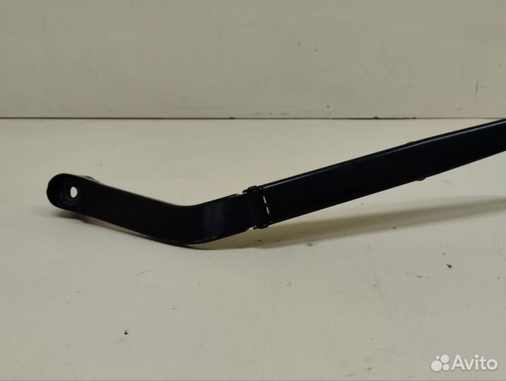 Поводок стеклоочистителя передний правый Mitsubish