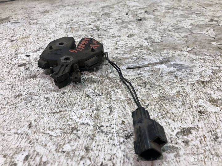 Замок капота