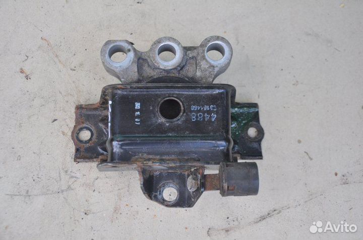 Опора двигателя правая Chevrolet Cobalt седан