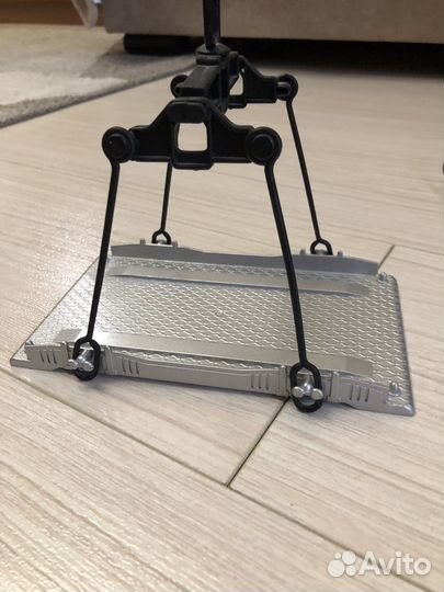 Подъемный кран игрушка