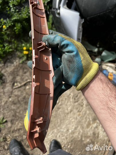 Накладка передней левой двери Тойота Авенсис t25