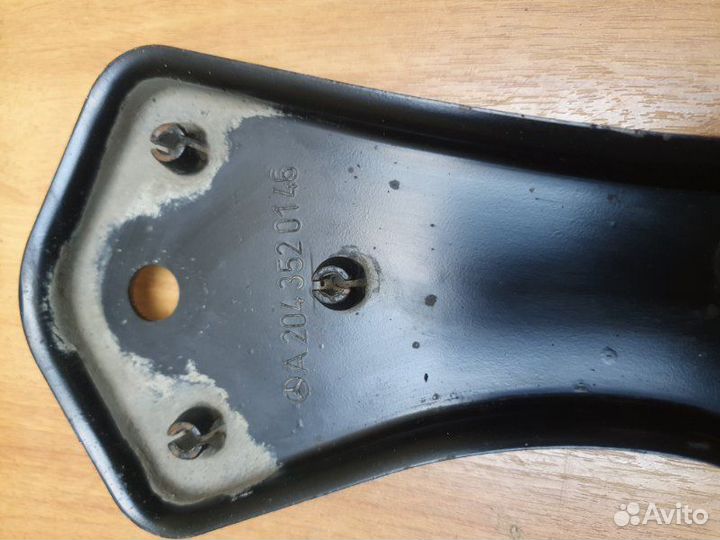 Крепление балки подвески правое Mercedes E-Class