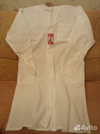 Продаются белые медицинские халаты