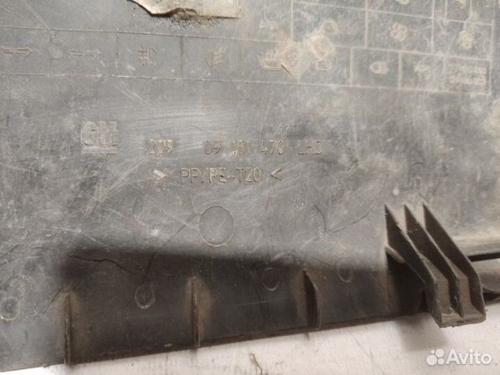 Крышка блока предохранителей Opel Vectra B 1.8