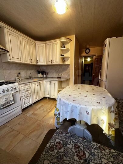 3-к. квартира, 81,1 м², 1/3 эт.