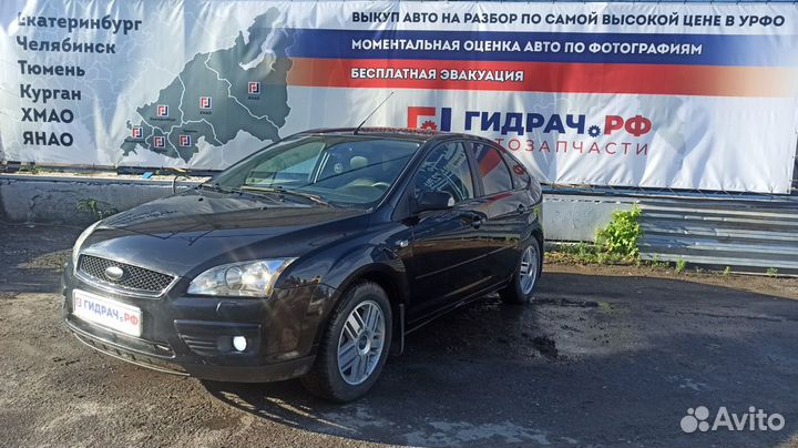 Накладка на порог наружняя левая Ford Focus 2 1380594