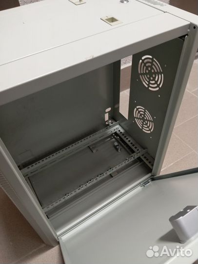 Навесной шкаф Cabeus с патч панелью