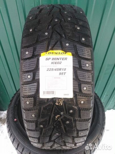 Dunlop SP Winter Ice 02 225/45 R18 и 245/40 R18