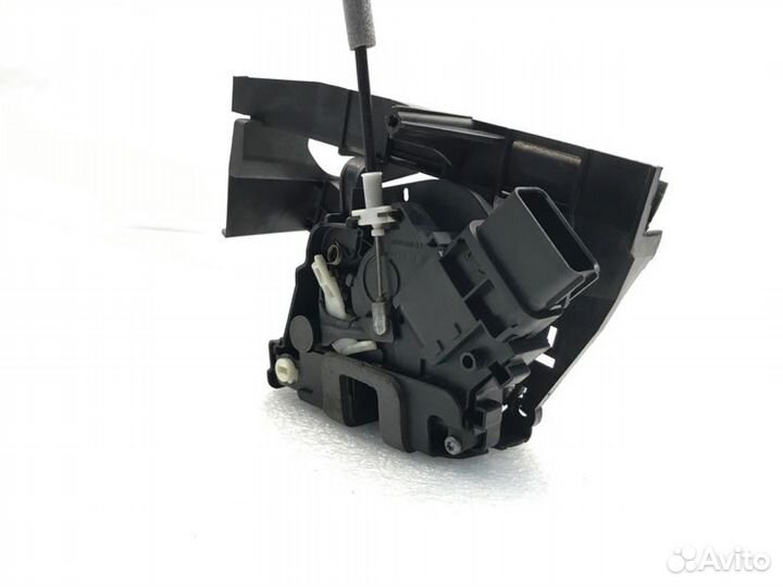 Замок двери задний левый Ford Mondeo седан 2.3