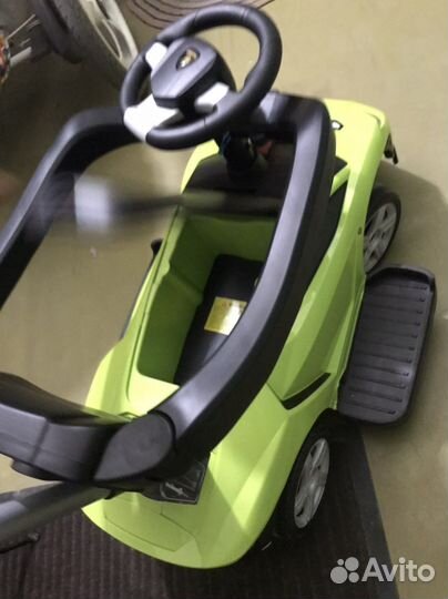Детская машинка каталка с ручкой