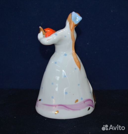 Фарфоровая статуэтка- 