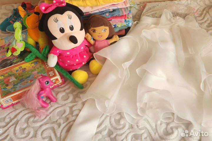 Вещи и игрушки для девочки