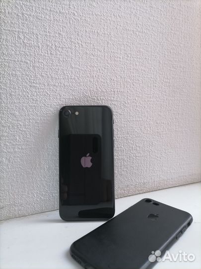 iPhone SE, 64 ГБ