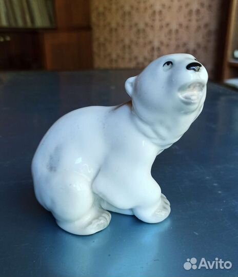 Фарфоровая статуэтка 