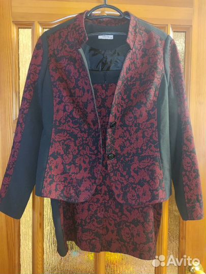 Костюм женский (юбка и жакет) 48 размер