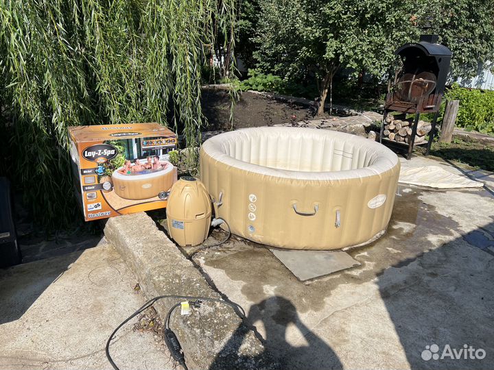 Надувной спа бассейн Bestway Lay-Z-SPA 54129 Palm